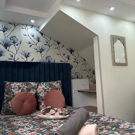 Just Cozy Totalement Independante #3 *